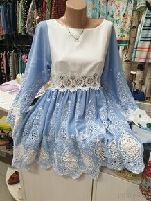 Šaty S krásne modre čipkové detaily - 1