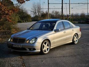 Mercedes Benz E500 (W211)