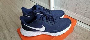 Predám bežecké tenisky nike revolution 5