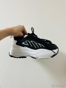 Adidas Ozgaia