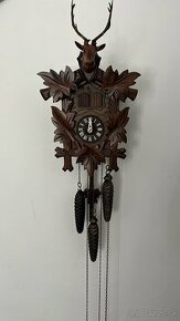 Kukučkové hodiny s jeleňom a zvonkohrou