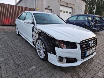 AUDI S8 PLUS 4.0 TFSI 445KW POJÍZDNÉ / DPH / AIRBAGY OK