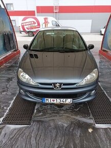 Peugeot 206. 1.4 benzin.