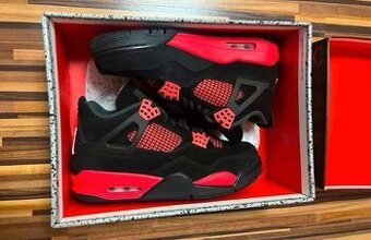 Jordan 4 Thunder - 1