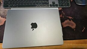 macbook air M2