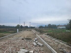 Na predaj stavebný pozemok 700 m2 v Hrubom Šúri v novej tich