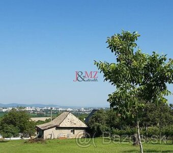 Pozemok s viničným domom 3.700 m2, šírka 34 m, Levice (SM - 