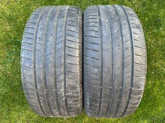 255/40 R19