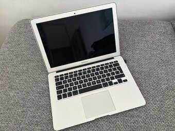 MacBook Air (13-palcový, Early 2014)