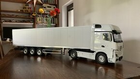 Predam Tamiya Mercedes Actros Gigaspace 4x2 1:14 s navesom