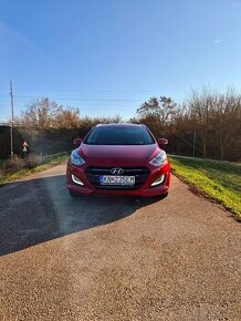 Hyundai i30 combi 1.6i, so strešným boxom