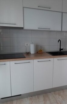 Predam zabudovatelnu umyvacku riadu 45  Whirlpool ADG 321