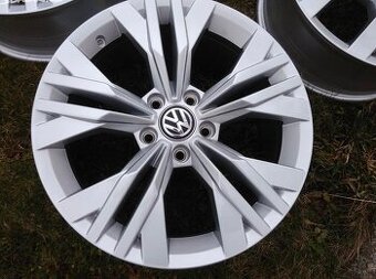 Orig alu disky vw passat alltrack arteon