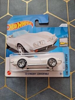 Hot wheels Stingray CONVERTIBLE,Toyota Tacoma