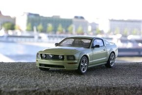 1:18 autoart ford mustang GT 2005