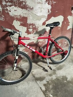 Horský terény bicykel KTM Shimano XT odpruženi