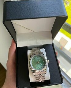 Seiko mod arabic dial green