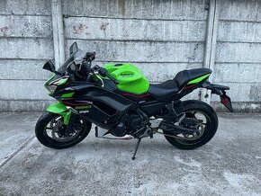 Kawasaki Ninja 650 akrapovic výfuk 2021