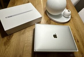 MacBook Air 13" M1 8GB RAM 256GB SSD - Strieborný