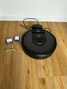 Robotický vysávač Roomba i7