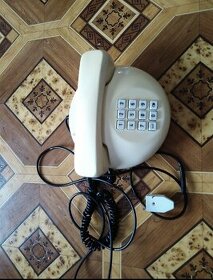 Retro telefón