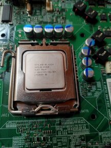 Intel MB + Xeon CPU + 8GB RAM + Chladič