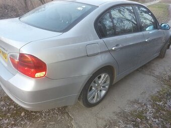 Rozpredam bmw e90 320d na nahradne diely