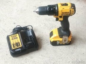 Vŕtací skrutkovač Dewalt DCD 780