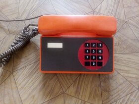 Retro telefón