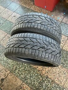 Predam zimné pneumatiky 215/50 r17 TOYO