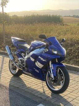 Yamaha R1