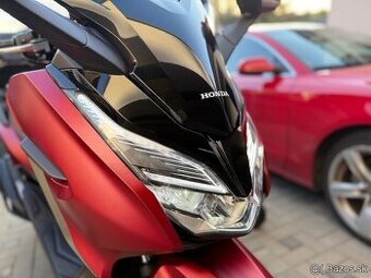 Honda Forza 125 Red 1.majitel Stav novej motorky - 1