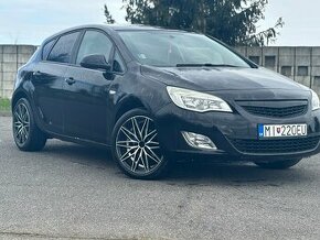 Predám Opel astra J 1.4 benzín