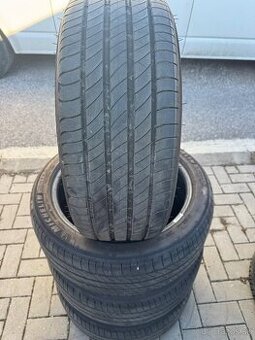 215/45R18 Michelin