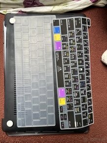 Macbook  pro 13,3 Touch Bar