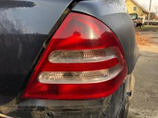 Světla na Mercedes Benz třídy C W203 pěkný stav