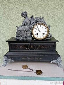 Starožitné figurállne hodiny