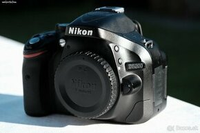 Nikon D5200 + 2 objektívy + filtre + príslušenstvo a kniha