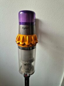 Dyson V15