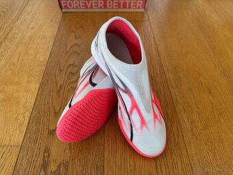 Detske futbalove halovky Puma velkost 38.5