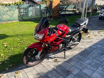 Predám Hondu CBR 125ccm ročník 2004