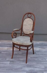 Kreslo Thonet.