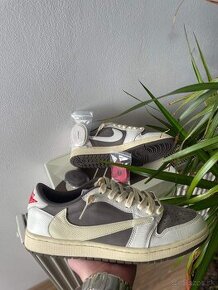 Jordan 1 Retro Low OG SP Travis Scott Reverse Mocha