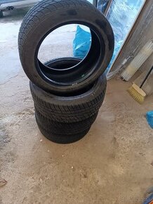 Predám zimné pneu 235/45 r17