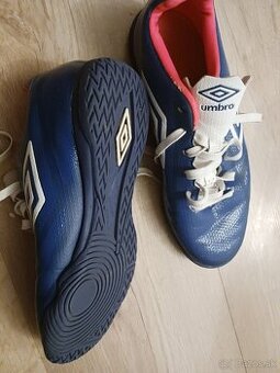 Halovky umbro 37