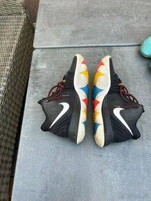 Nike kyrie friend