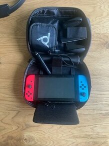 Nintendo switch +prislušenstvo a hry