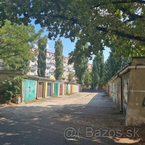 NA PREDAJ GARÁŹ Teslová ul., Bratislava - Ružinov