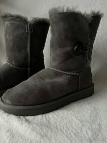 UGG Snehule W Bailey Button II 1016226