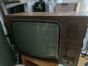 Historicke TV tesla, čiernobiely - 1